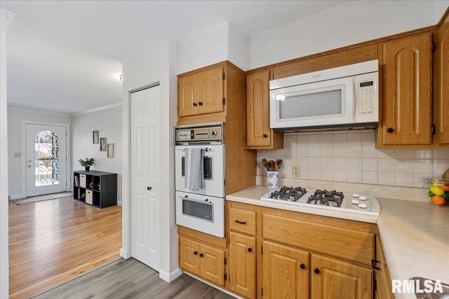 1005 5TH Street A, Hampton, IL 61256