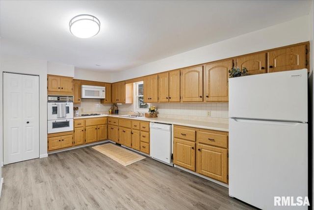 1005 5TH Street A, Hampton, IL 61256