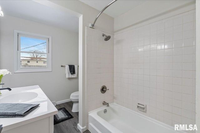 1005 5TH Street A, Hampton, IL 61256