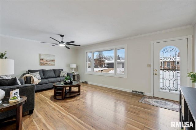 1005 5TH Street A, Hampton, IL 61256