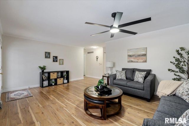 1005 5TH Street A, Hampton, IL 61256