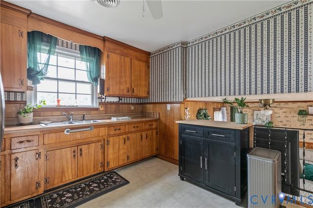 908 Yorkshire Rd, Colonial Heights, VA 23834