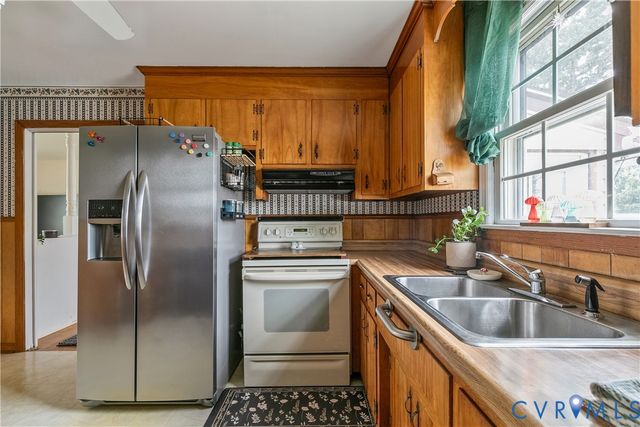 908 Yorkshire Rd, Colonial Heights, VA 23834