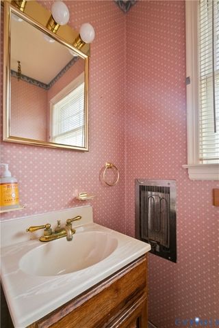 908 Yorkshire Rd, Colonial Heights, VA 23834
