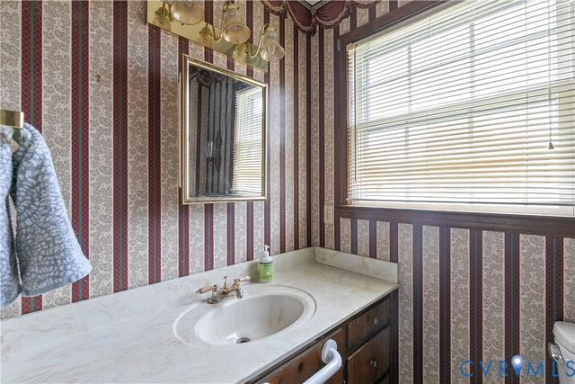 908 Yorkshire Rd, Colonial Heights, VA 23834