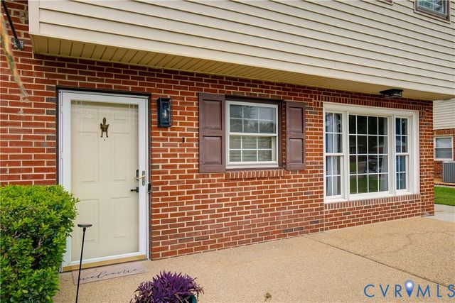 908 Yorkshire Rd, Colonial Heights, VA 23834