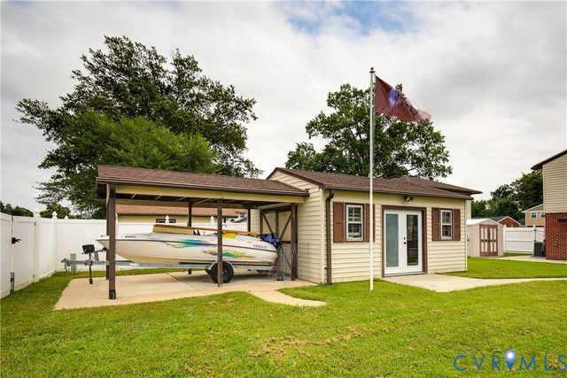 908 Yorkshire Rd, Colonial Heights, VA 23834
