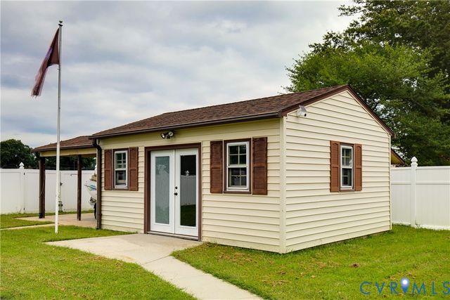 908 Yorkshire Rd, Colonial Heights, VA 23834