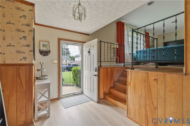 908 Yorkshire Rd, Colonial Heights, VA 23834