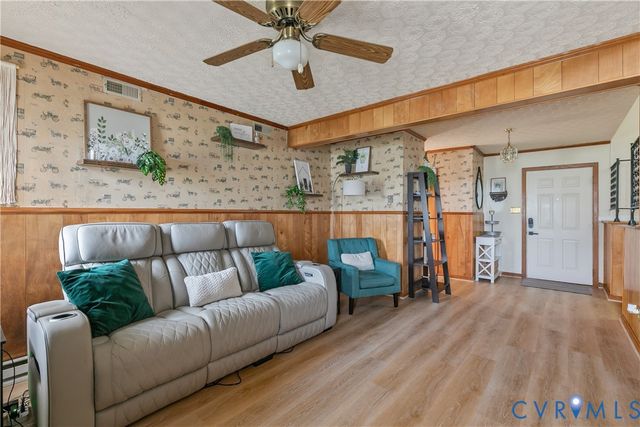 908 Yorkshire Rd, Colonial Heights, VA 23834