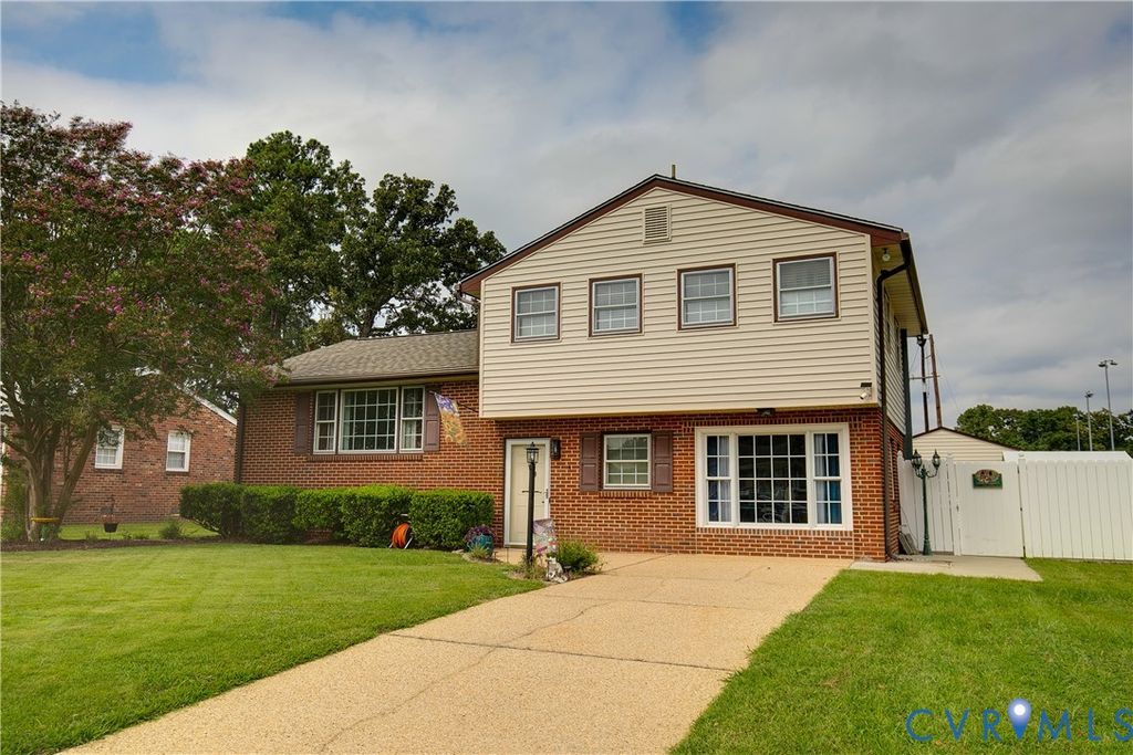 908 Yorkshire Rd, Colonial Heights, VA 23834