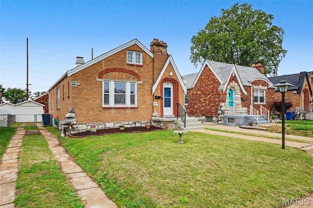 707 Bellavilla Drive, Bella Villa, MO 63125