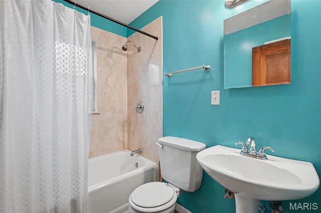 707 Bellavilla Drive, Bella Villa, MO 63125