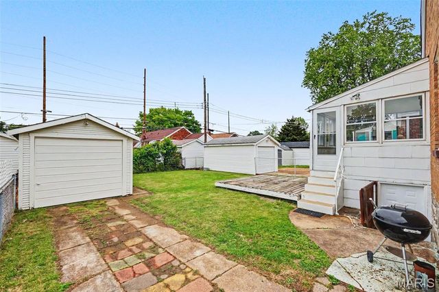 707 Bellavilla Drive, Bella Villa, MO 63125