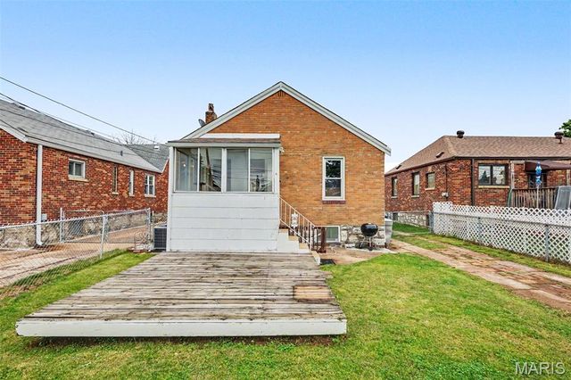 707 Bellavilla Drive, Bella Villa, MO 63125