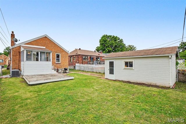 707 Bellavilla Drive, Bella Villa, MO 63125