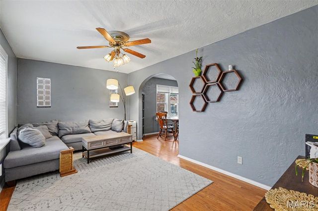 707 Bellavilla Drive, Bella Villa, MO 63125