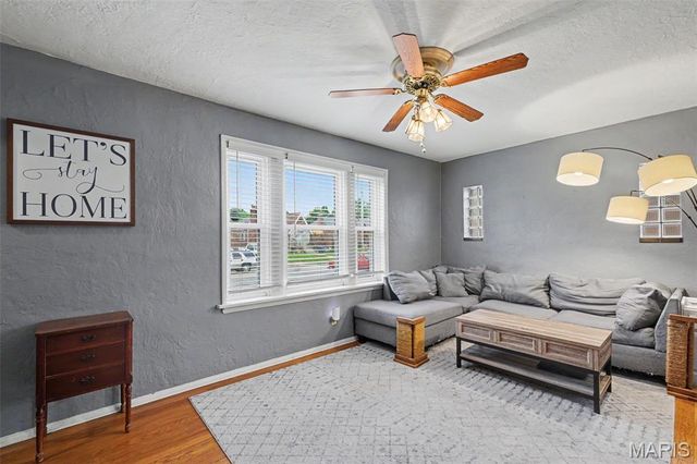 707 Bellavilla Drive, Bella Villa, MO 63125
