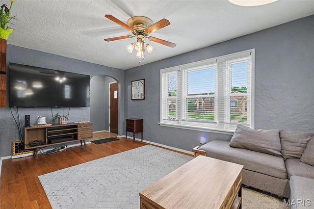 707 Bellavilla Drive, Bella Villa, MO 63125
