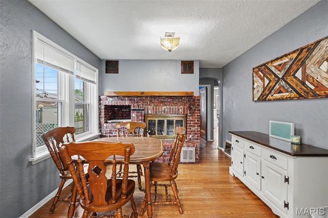 707 Bellavilla Drive, Bella Villa, MO 63125