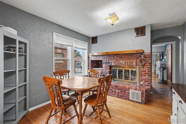 707 Bellavilla Drive, Bella Villa, MO 63125