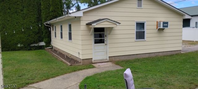 16 Washington St, Knowlton Twp., NJ 07832