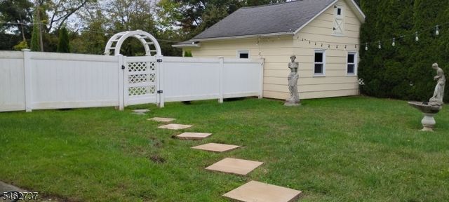 16 Washington St, Knowlton Twp., NJ 07832