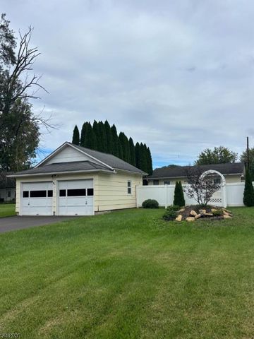16 Washington St, Knowlton Twp., NJ 07832