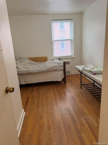 144-45 Sanford Ave 3F, Flushing, NY 11355