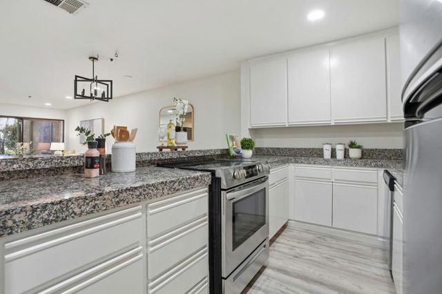 153 California Avenue F107, Palo Alto, CA 94306