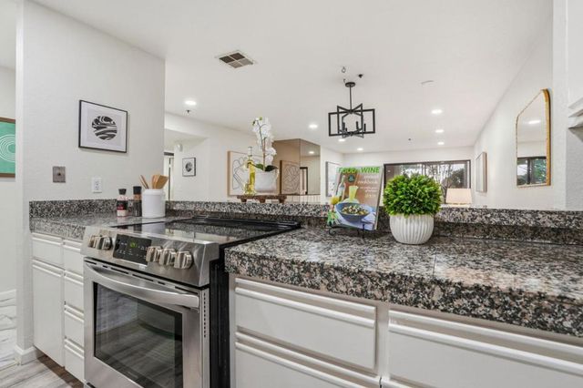 153 California Avenue F107, Palo Alto, CA 94306