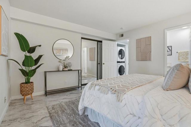 153 California Avenue F107, Palo Alto, CA 94306