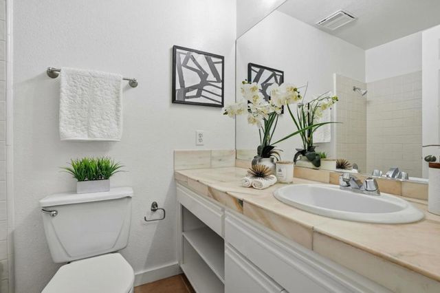 153 California Avenue F107, Palo Alto, CA 94306