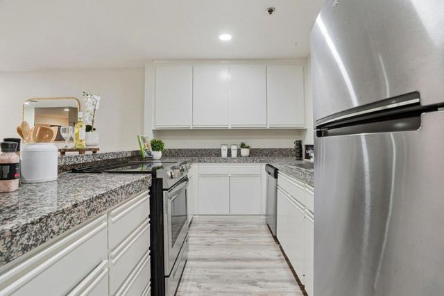 153 California Avenue F107, Palo Alto, CA 94306