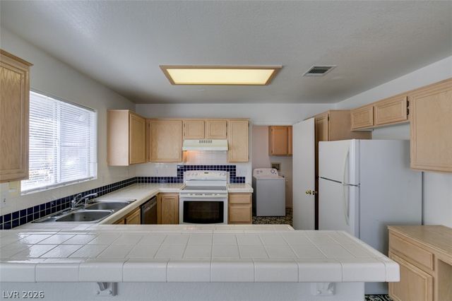 8012 Divine Drive, Las Vegas, NV 89128