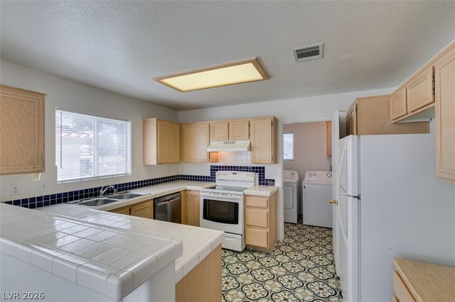 8012 Divine Drive, Las Vegas, NV 89128