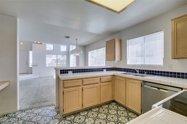 8012 Divine Drive, Las Vegas, NV 89128