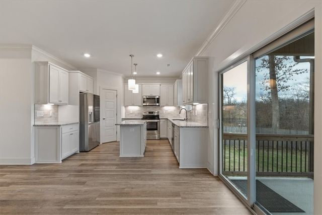 8 Lockhart Place, Bella Vista, AR 72715