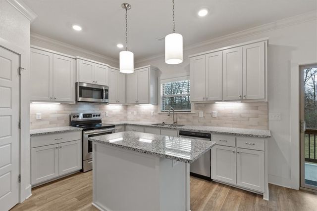 8 Lockhart Place, Bella Vista, AR 72715