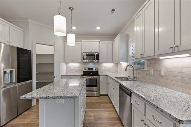 8 Lockhart Place, Bella Vista, AR 72715