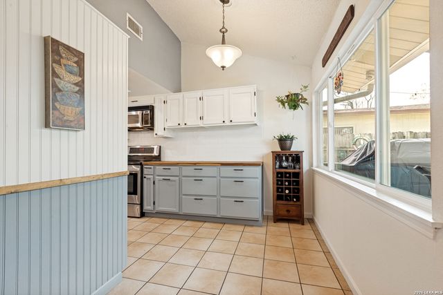 8310 Babe Ruth, San Antonio, TX 78240