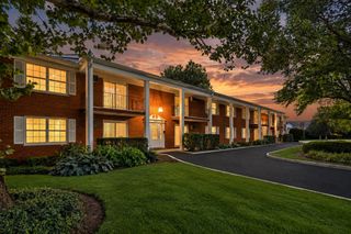 775 Pershing Avenue 2-B, Glen Ellyn, IL 60137