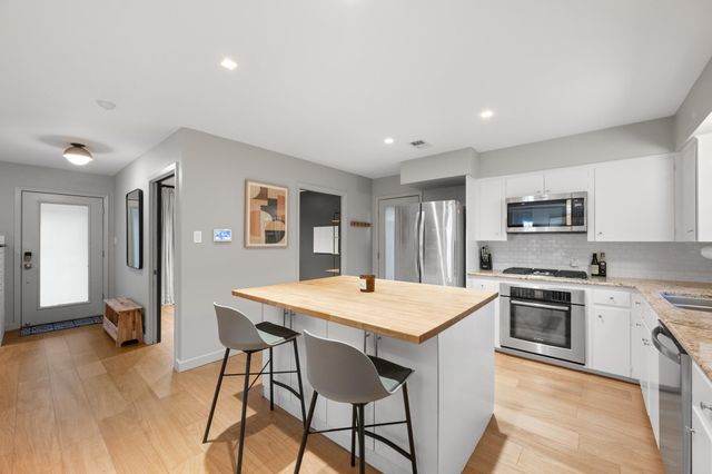 1723 Fawn DR, Austin, TX 78741