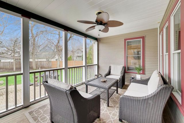 311 Brainerd Avenue, Libertyville, IL 60048