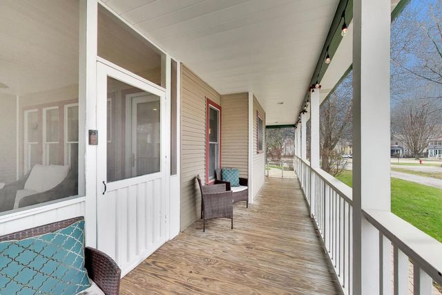 311 Brainerd Avenue, Libertyville, IL 60048