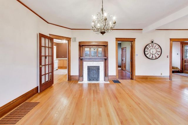 311 Brainerd Avenue, Libertyville, IL 60048