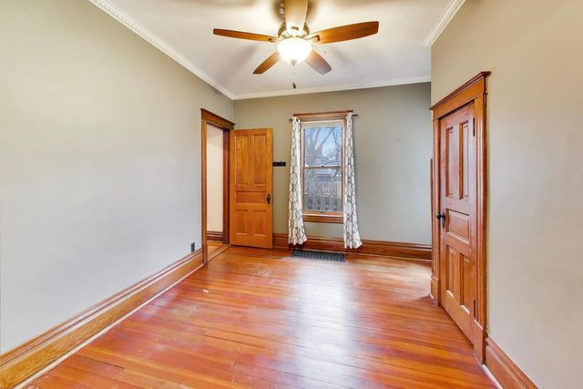 311 Brainerd Avenue, Libertyville, IL 60048