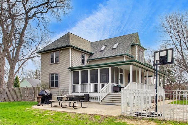 311 Brainerd Avenue, Libertyville, IL 60048