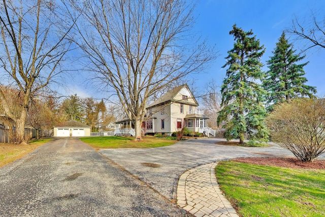 311 Brainerd Avenue, Libertyville, IL 60048