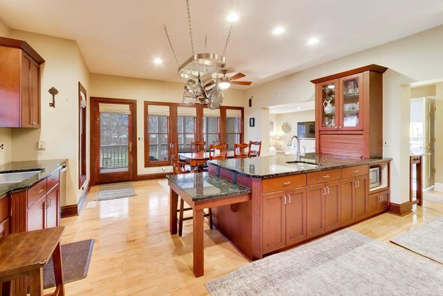 311 Brainerd Avenue, Libertyville, IL 60048